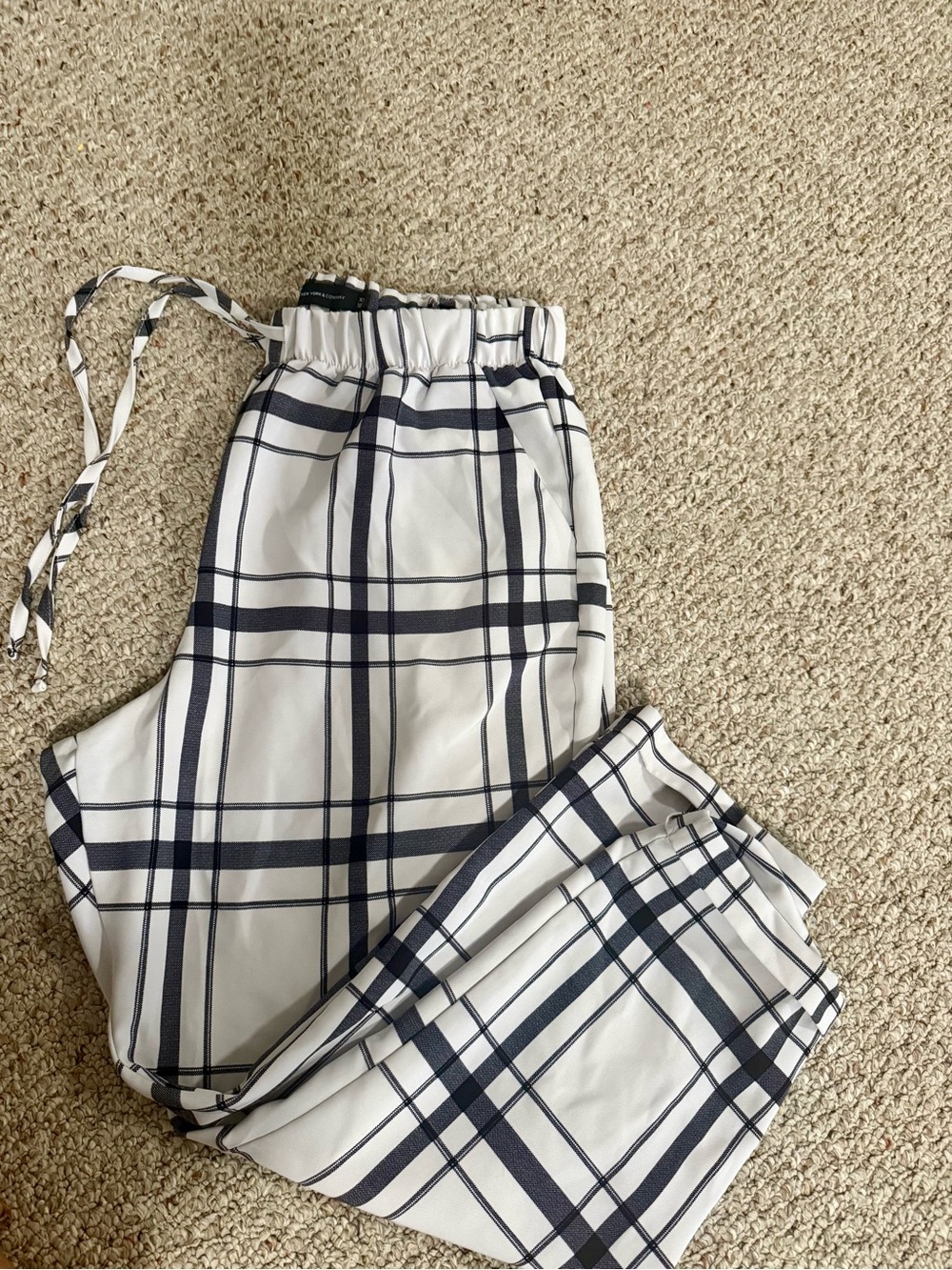 New York & Company White and Black Plaid Drawstring Pants
